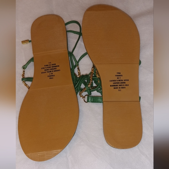 💗New Steve Madden sandals - Picture 2 of 4